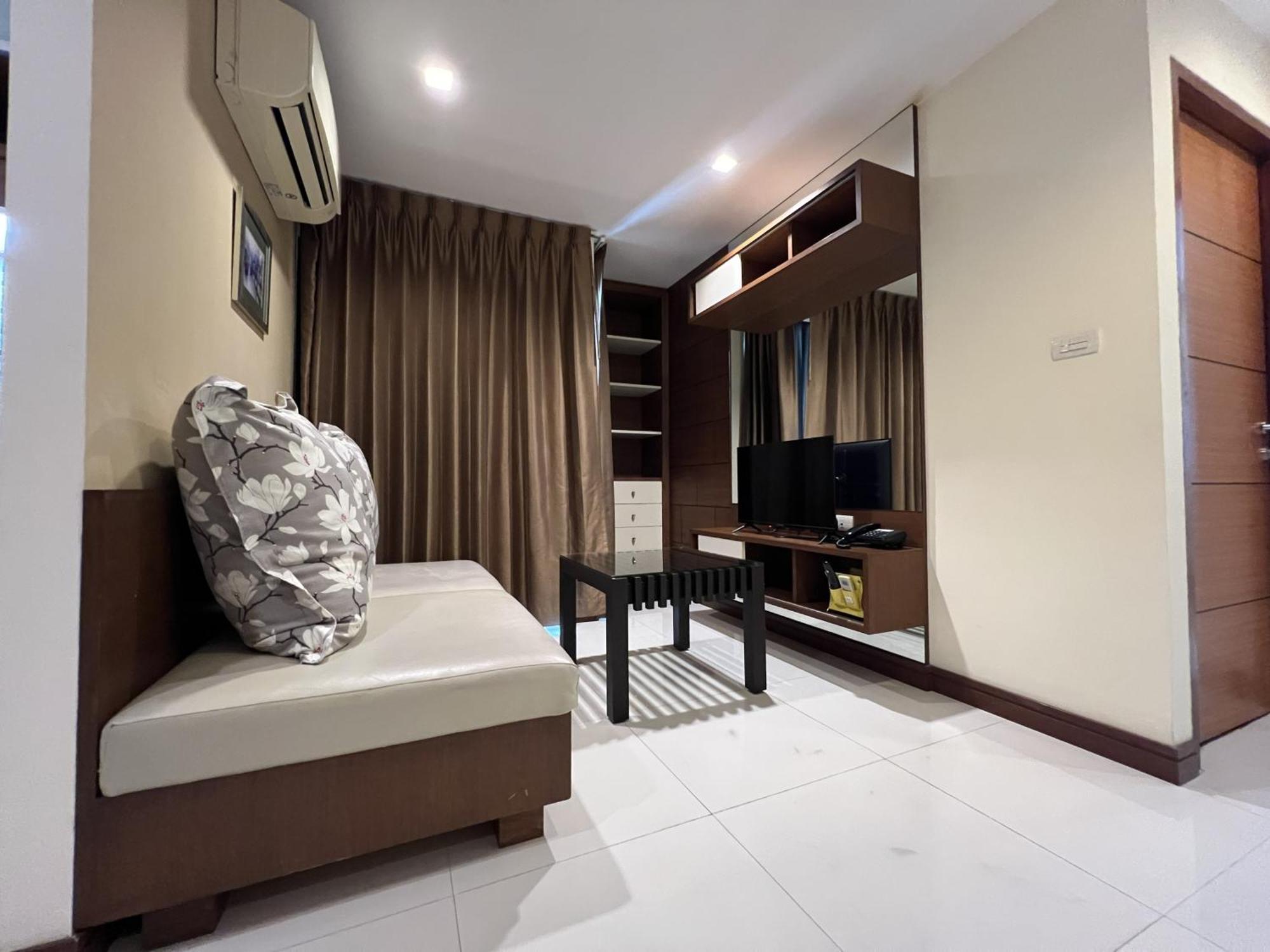 Silom Forest Exclusive Residence Бангкок Экстерьер фото